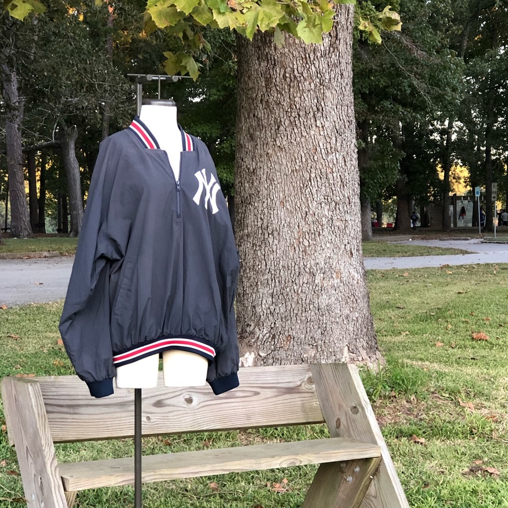 New York Yankees pull over windbreaker